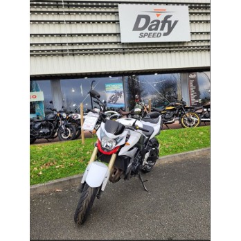SUZUKI GSR 750 2