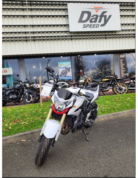 SUZUKI GSR 750