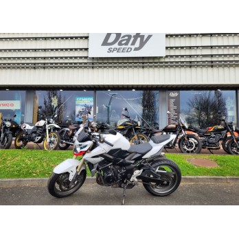 SUZUKI GSR 750